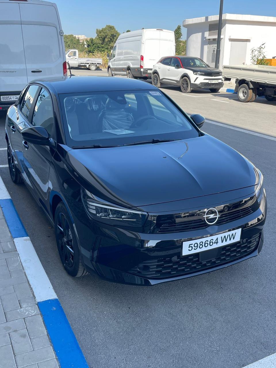Image de Opel Corsa Noire Élégante